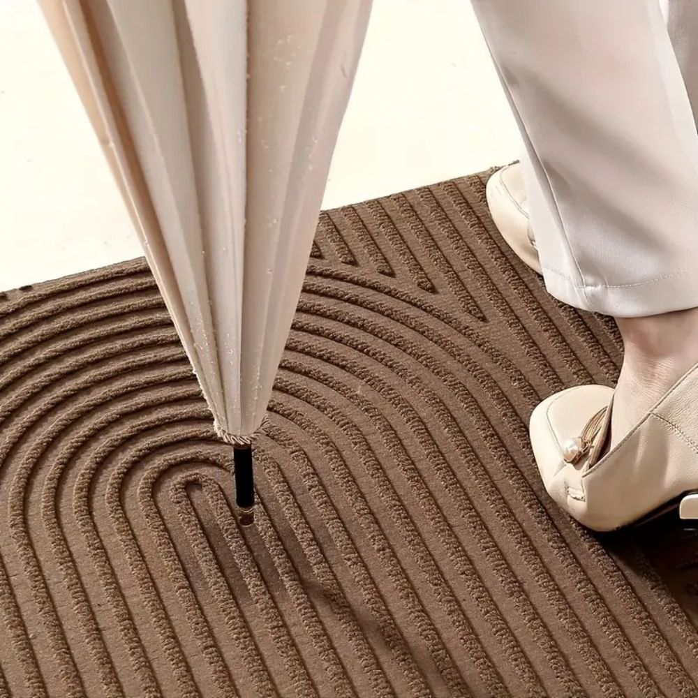 Ribbed Microfiber Entry Mat with Water & Dirt Trap – Curved Stripe Hallway Runner for Doorways & Patios