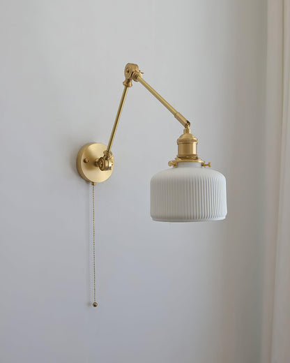 Aplique de lectura con brazo oscilante y pantalla de cerámica | Lámpara de pared giratoria para dormitorio con interruptor de cadena | Lámpara de escritorio de latón moderna para dormitorio