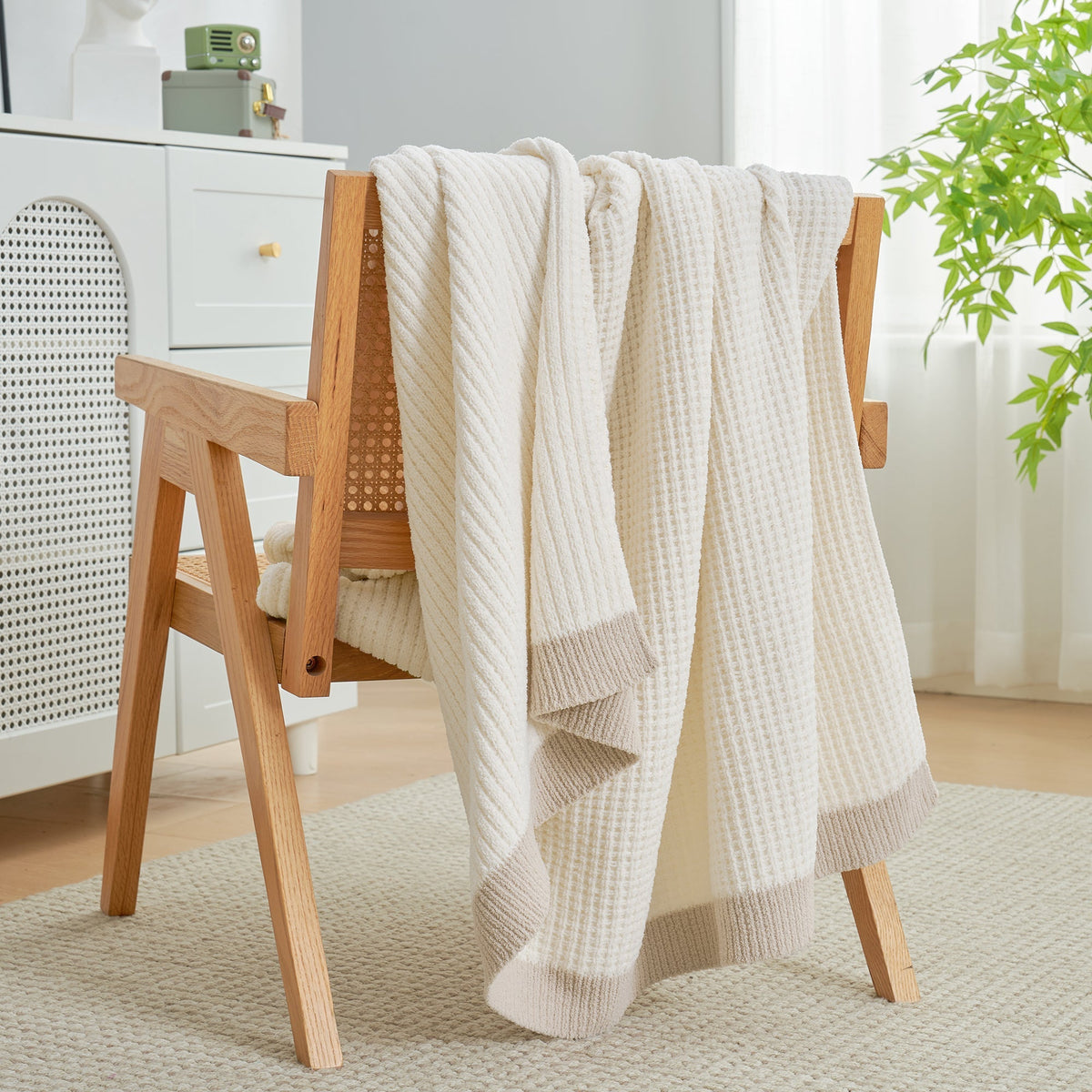 Manta de chenilla con tejido de gofre Ortekor Cozy Bliss | Cálida y transpirable | Suave y elegante para el confort del hogar