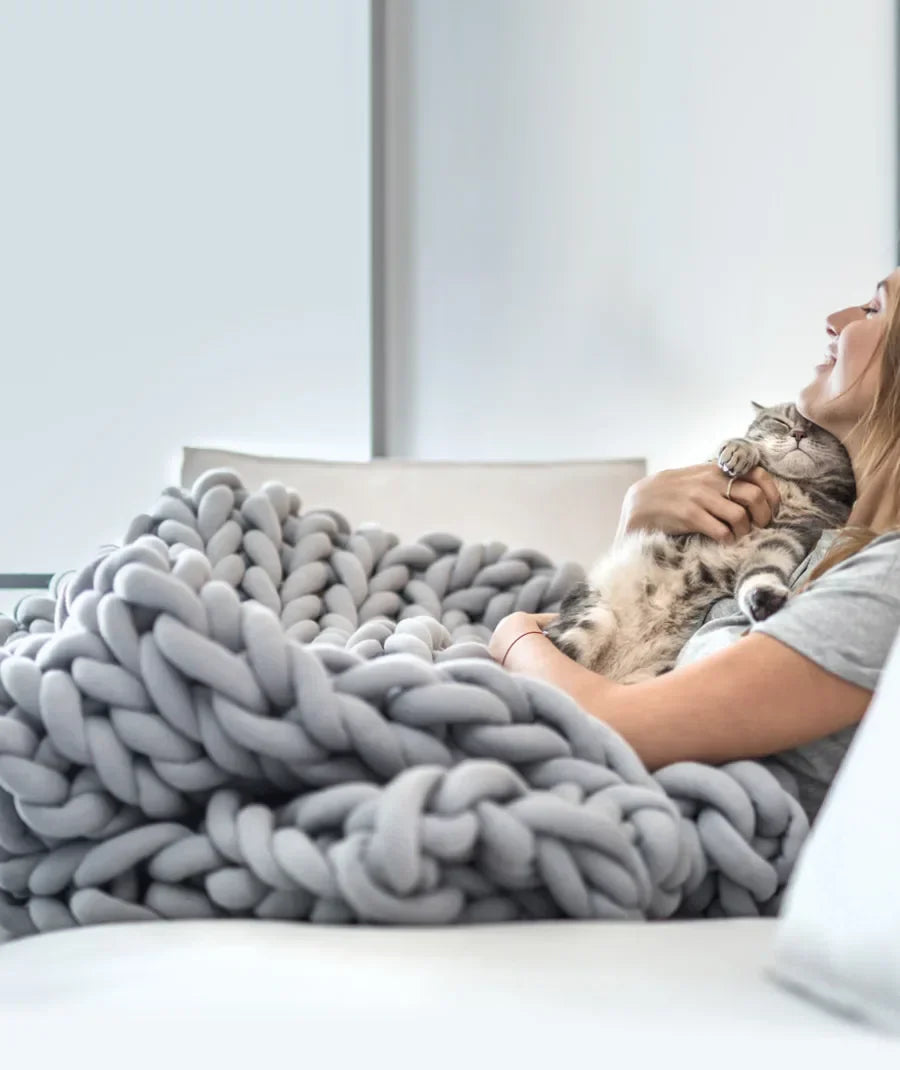 Cozy Home | Chunky Knit Throw Blanket with Exceptional Softness | Stylish Accent for Warm Evenings