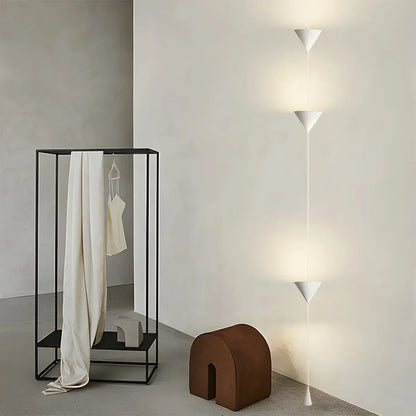 Lámpara de poste con barra de tensión LED cálida, altura ajustable de 11.5 pies, luz de columna vertical minimalista moderna para dormitorio, sala de estar, oficina en casa, ambiente