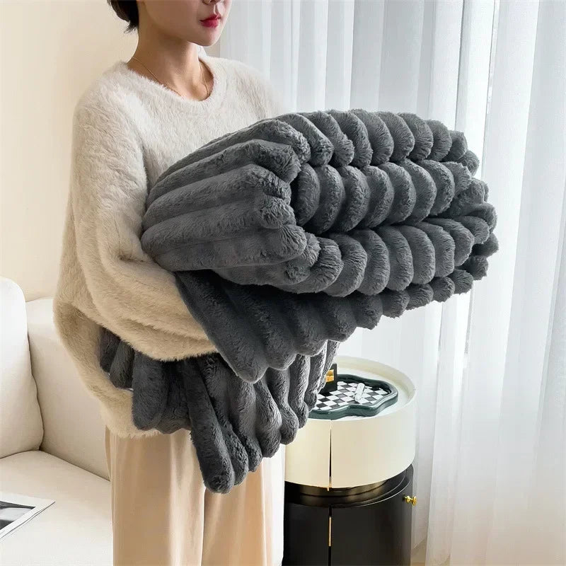 Faux Shearling Throw Blanket – Plush Fleece for Couch, Bed & Living Room in 5 Sizes | Cozy Soft Layering Piece for Cold Seasons &