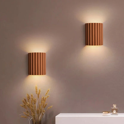 Textured Resin Sconce with Bidirectional Glow 5.5 in × 3.1 in × 6.5 in Fixture for Entryway Corridor Lounge Soft Indirect Accent Lighting Ma
