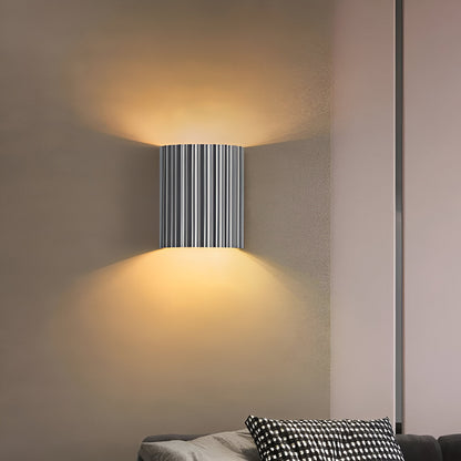 Sculptural Resin Sconce Light Green Wavy Texture 6.3 Inch Height Soft Glow for Bedrooms Hallways Nordic Accent Minimalist Feature Wall Decor