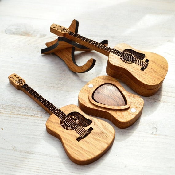 Elegant Wooden Guitar Pick Case with Stand & Engraved Design for Personalized Gifting