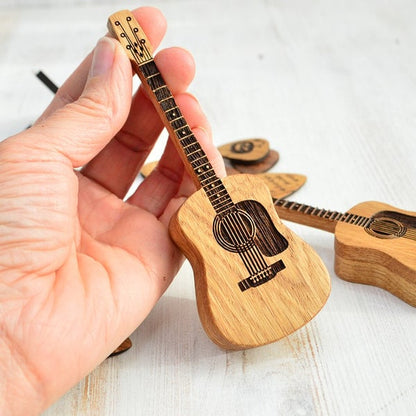 Elegant Wooden Guitar Pick Case with Stand & Engraved Design for Personalized Gifting
