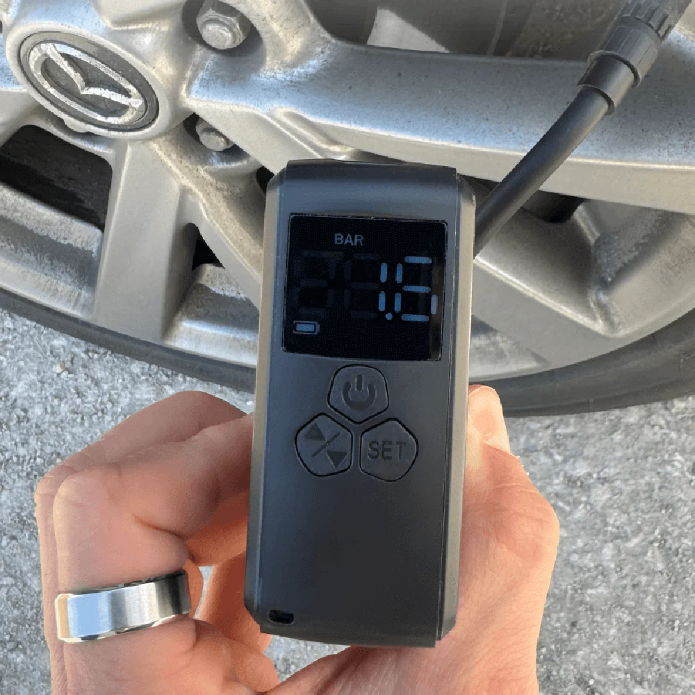 Compresor de aire portátil compacto con pantalla LCD y carga USB