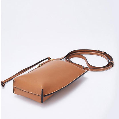 Compact Leather Crossbody Phone Pouch for Women – Hands-Free Everyday Carry with Card Slots & Adjustable Strap