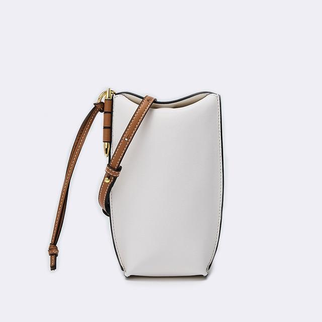 Compact Leather Crossbody Phone Pouch for Women – Hands-Free Everyday Carry with Card Slots & Adjustable Strap