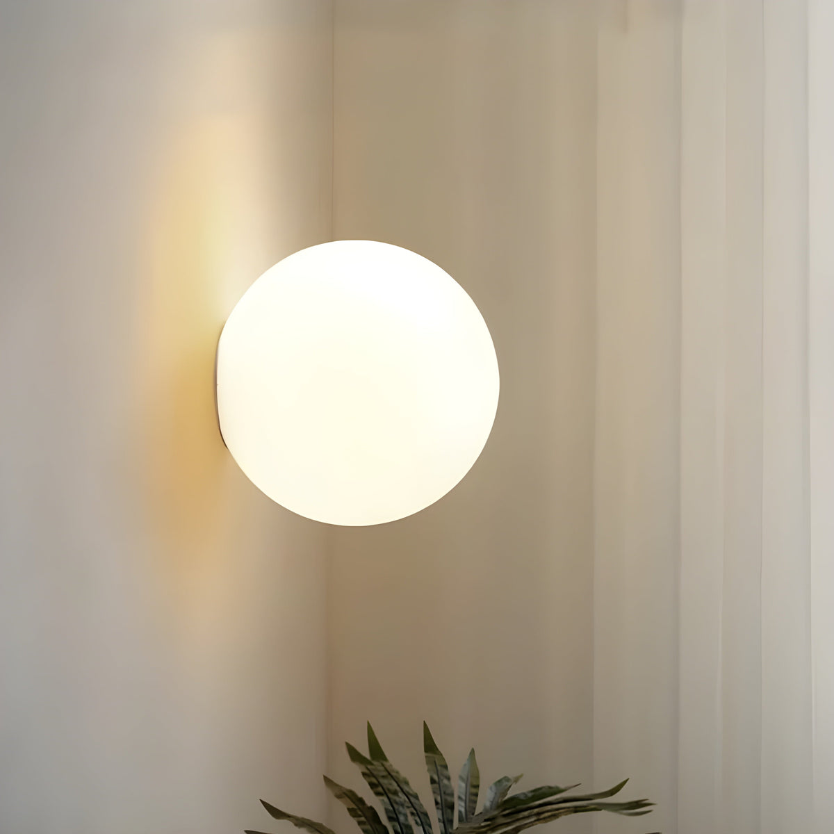 Aplique esférico con pantalla de acabado mate para habitaciones medianas – Casquillo E27 – Diseño minimalista moderno para dormitorios, recibidores y salas de estar