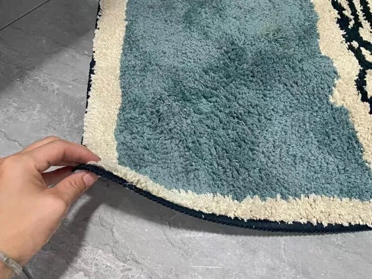 Bath Mat – Non-Slip Bathroom Rug in Luxurious Polyester and Acrylic for Modern Decor