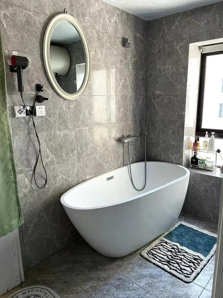 Bath Mat – Non-Slip Bathroom Rug in Luxurious Polyester and Acrylic for Modern Decor