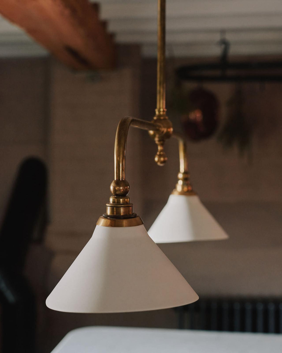 Dual-Head Island Pendant Light with Adjustable Height – Aluminum & Ceramic Shades for Kitchen, Dining Room & Living Space – Dimmable LED Fix
