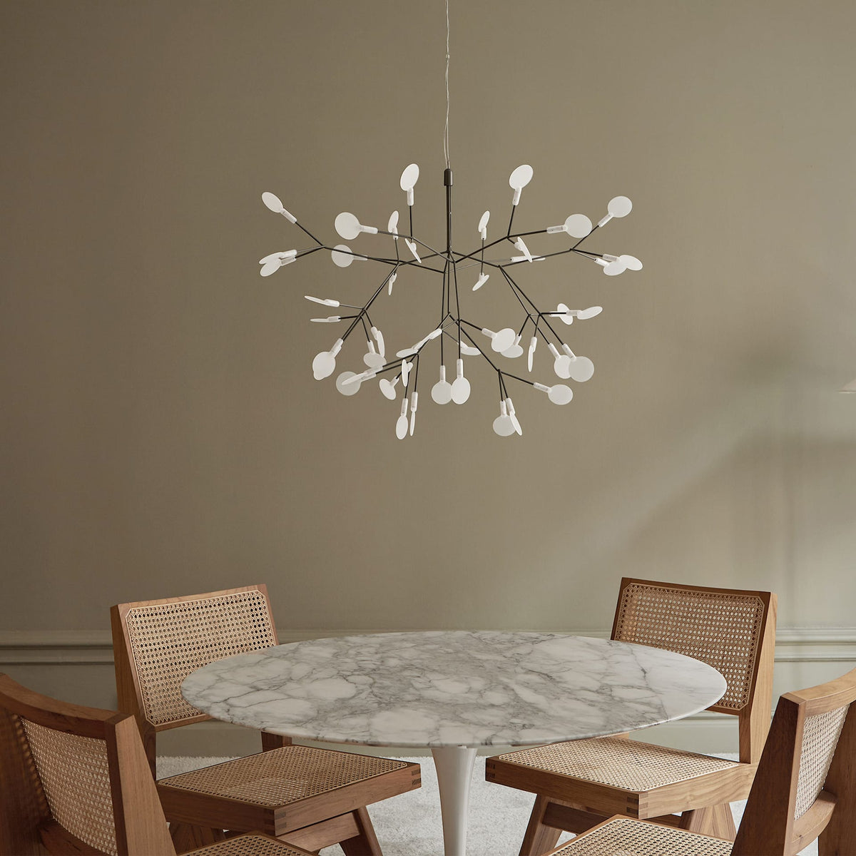 Organic Branch LED Ceiling Light White Metal Acrylic Fixture for Dining Room High Ceilings Modern Statement Chandelier Dimmable Adjustable S