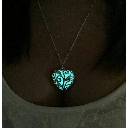 Luminous Heart Pendant Necklace – Glow-in-the-Dark Jewelry for Women – Adjustable 16-18 in Chain – Hypoallergenic Stainless Steel – Gift