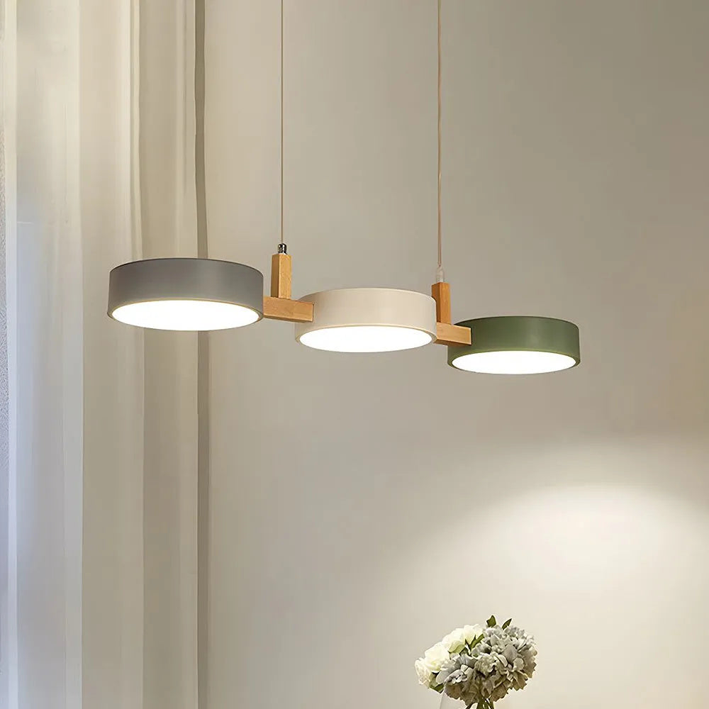 Lámpara de techo de triple pantalla para isla de cocina y comedor: luminaria de 30 pulgadas de materiales mixtos con cables ajustables y diseño de bajo perfil para