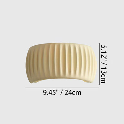 Aplique de pared para dormitorios y pasillos: lámpara decorativa de resina de 9.4 pulgadas en color crema suave, casquillo cableado para interiores modernos, ahorra espacio