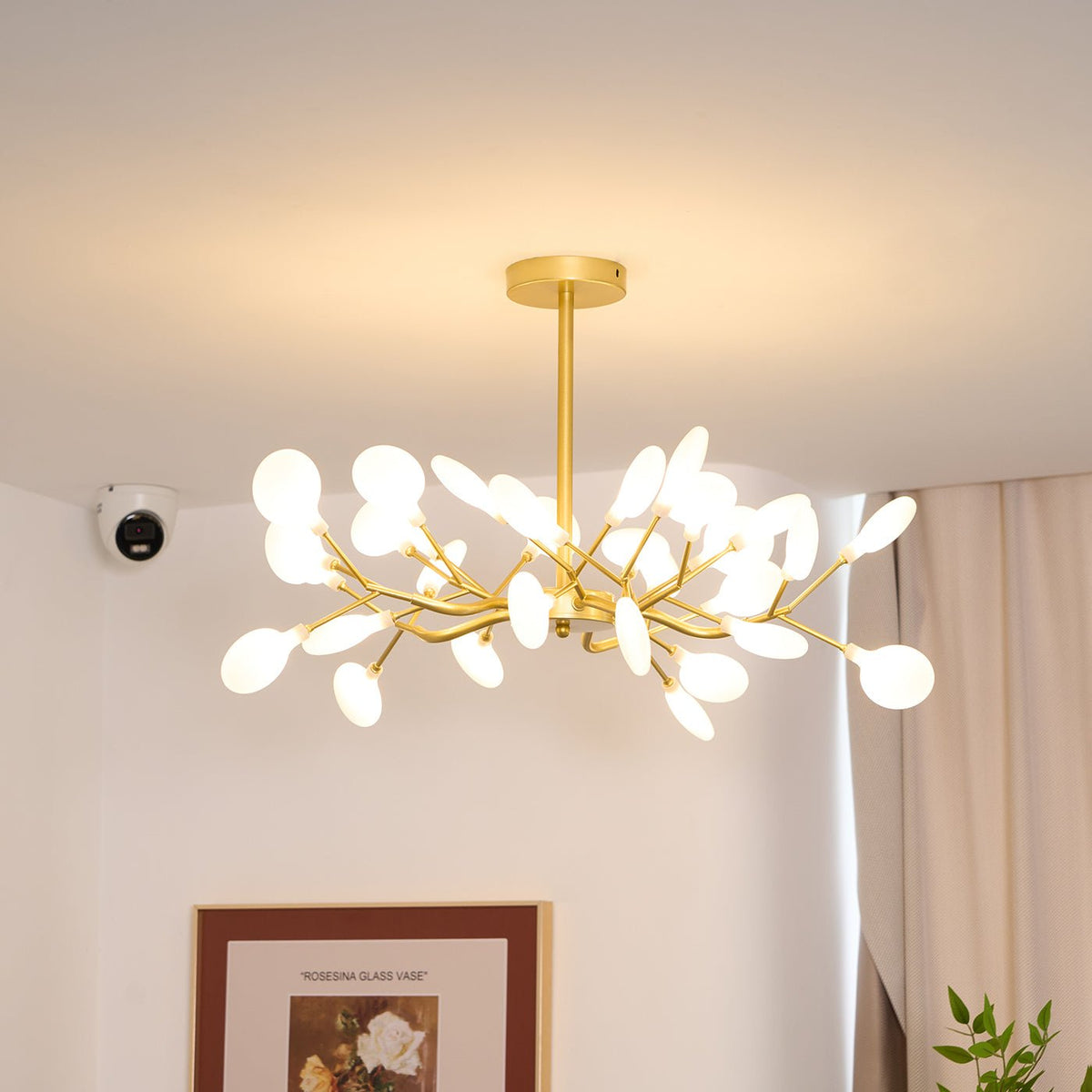 Lámpara de araña LED ramificada, dorada y acrílica, moderna lámpara de techo con varios brazos para comedor, sala de estar, dormitorio, iluminación ajustable