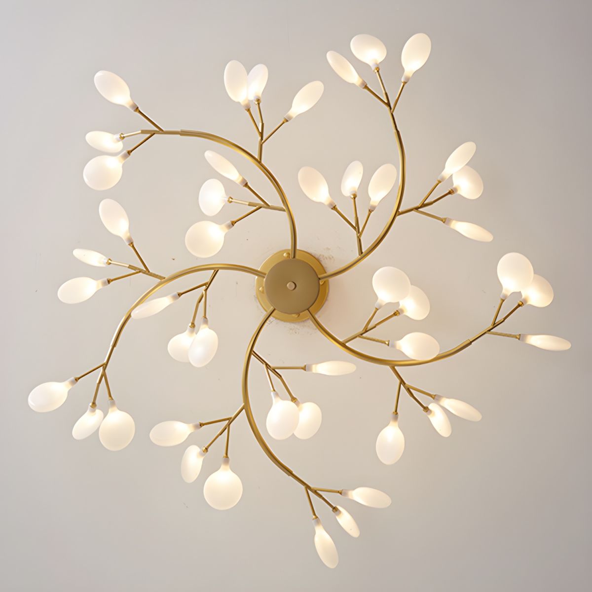 Lámpara de araña LED ramificada, dorada y acrílica, moderna lámpara de techo con varios brazos para comedor, sala de estar, dormitorio, iluminación ajustable