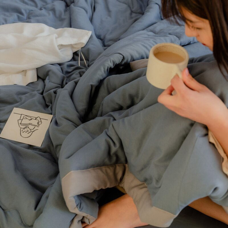 Lightweight Summer Blanket with Moisture Regulation | Breathable Cool Comfort for Hot Nights