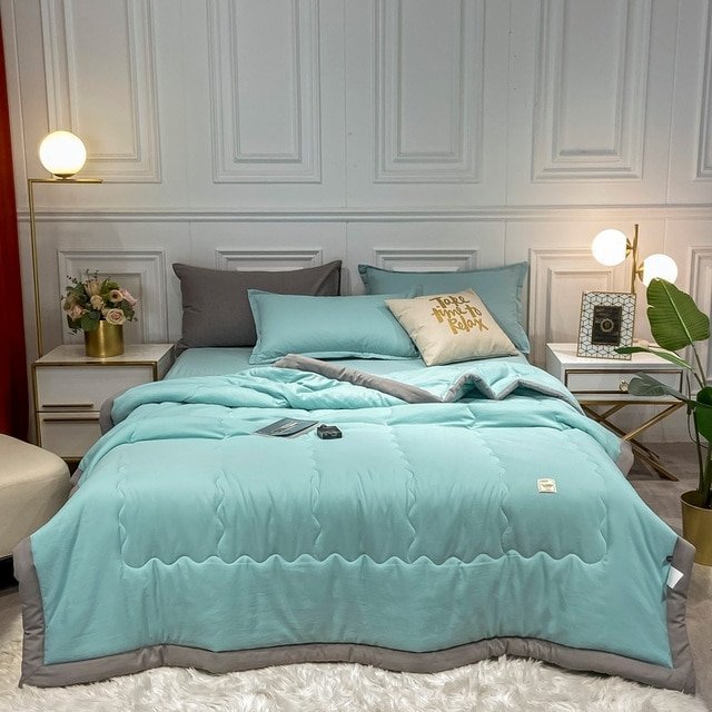 Lightweight Summer Blanket with Moisture Regulation | Breathable Cool Comfort for Hot Nights