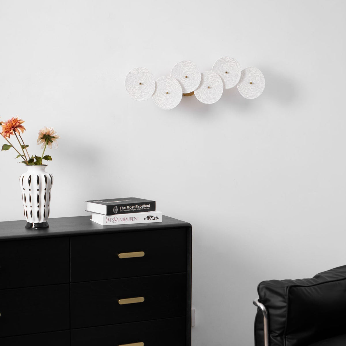 Ceramic Petal Wall Sconce – Floral LED Light with Gold Metal Accents for Hallway, Bedroom & Living Room Decor