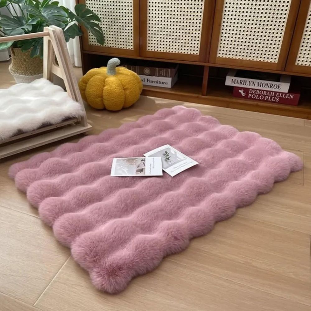 LuxePet Mat - Faux Fur Microfiber Comfort, Non-Slip