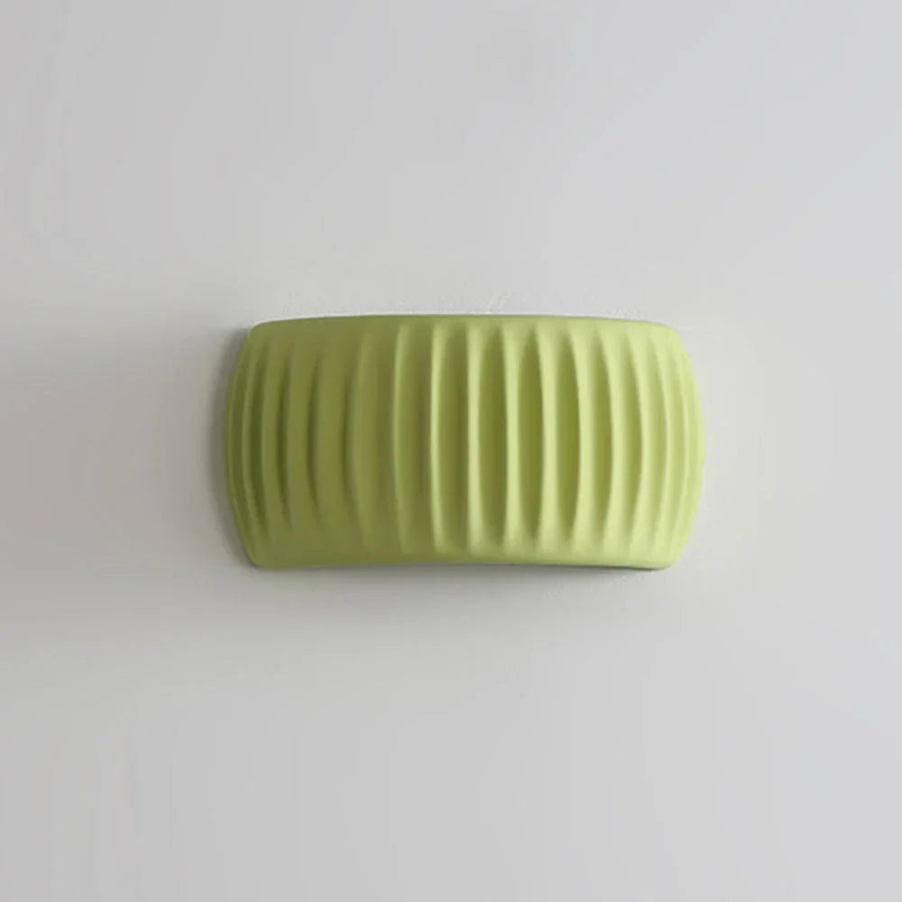 Aplique de pared para dormitorios y pasillos: lámpara decorativa de resina de 9.4 pulgadas en color crema suave, casquillo cableado para interiores modernos, ahorra espacio