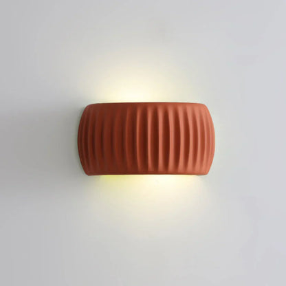 Aplique de pared para dormitorios y pasillos: lámpara decorativa de resina de 9.4 pulgadas en color crema suave, casquillo cableado para interiores modernos, ahorra espacio