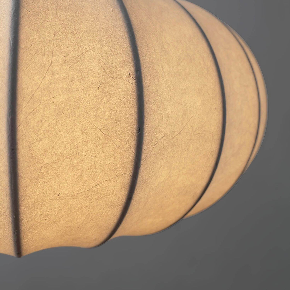 Lámpara de techo de seda colgante con forma orgánica para comedores y salas de estar – Compatible con LED regulable en tamaños de 12, 16 o 20 pulgadas