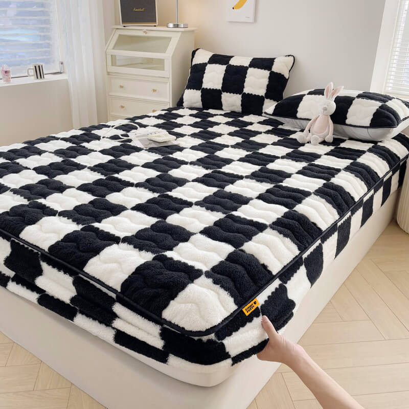 Plush Fitted Sheet Cover with Grid Pattern – Soft Velvet Bed Topper for Twin Full Queen King – Pet-Safe Elastic Mattress Protector for