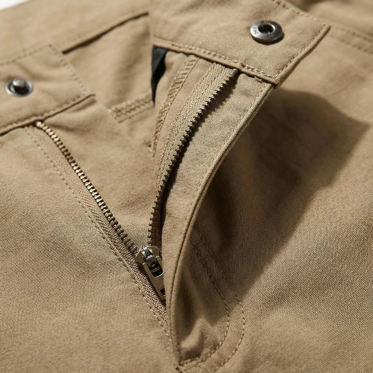 Men's Capri-Length Hiking Shorts with Multiple Cargo Pockets for Trail & Outdoor Adventures