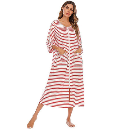 Zip-Front Hooded Bathrobe for Women – Soft Fleece Robe with Pockets & Full Zipper – Cozy Loungewear for Home, After Shower, Maternity