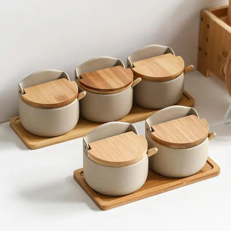 Tarro de cerámica para especias con tapa de bambú y soporte para cuchara integrado | Recipiente de estilo japonés para una cocina ordenada