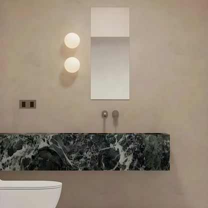 Aplique esférico con pantalla de acabado mate para habitaciones medianas – Casquillo E27 – Diseño minimalista moderno para dormitorios, recibidores y salas de estar