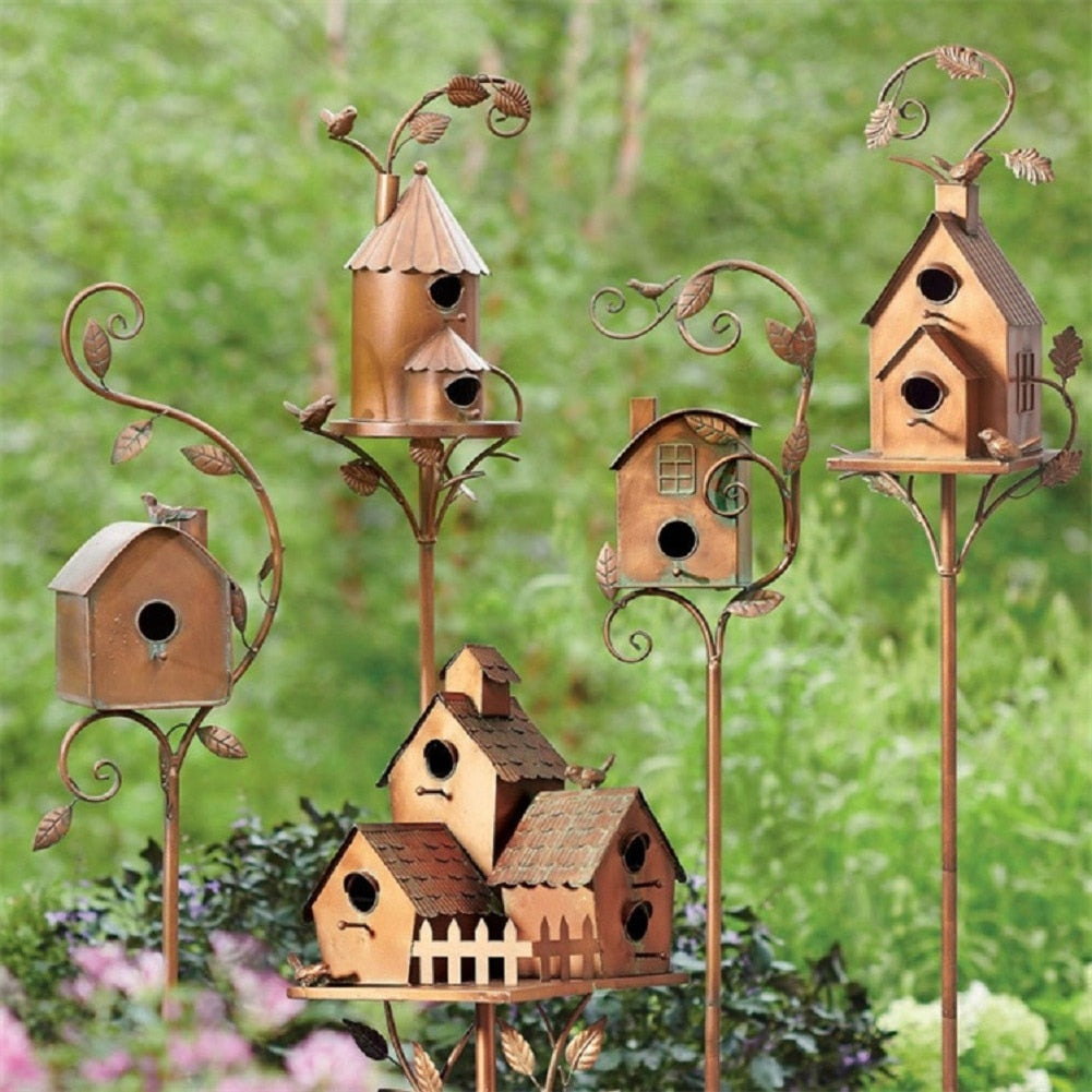 Casita para pájaros de metal para exterior, casita decorativa con estaca de jardín de 75 cm, nido para pájaros como decoración de jardín