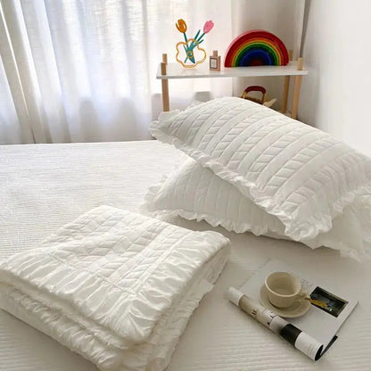 Ortekor Bedding Set | Lightweight Summer Quilt with Ruffled Edges | Versatile Comfort for All Seasons