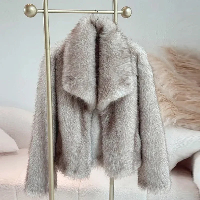 Chaqueta corta de piel sintética para mujer: abrigo de invierno elegante para uso casual y semiformal