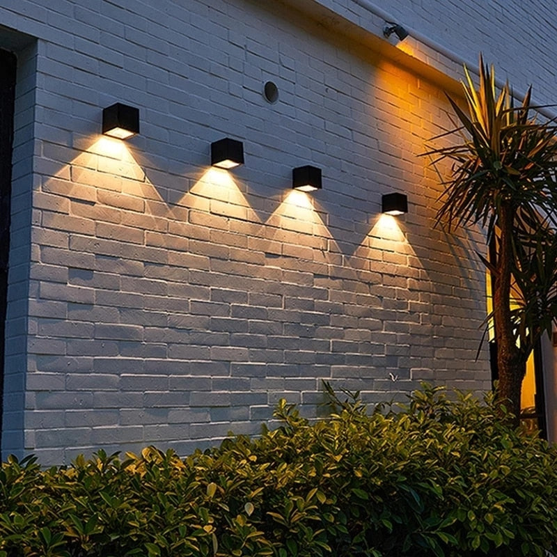 Ortekor GlowBeam | Lámpara solar de pared para exteriores con sensor inteligente | Diseño resistente a la intemperie para un ambiente ecológico