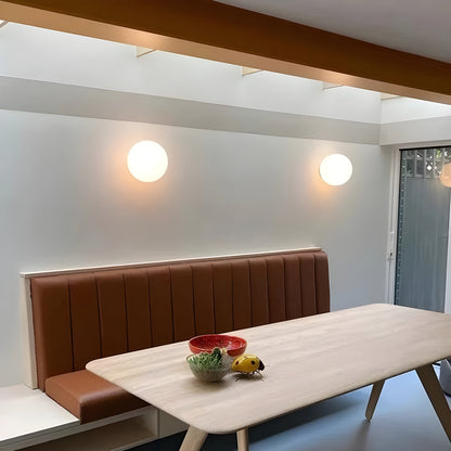 Aplique esférico con pantalla de acabado mate para habitaciones medianas – Casquillo E27 – Diseño minimalista moderno para dormitorios, recibidores y salas de estar
