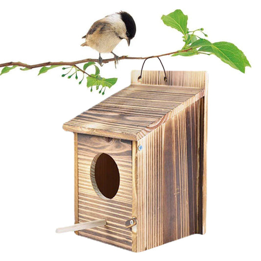 Casa nido para pájaros de madera de 8.7 pulgadas con puerta de acceso lateral para colgar en el exterior, jardín, patio trasero, refugio de madera natural para vida silvestre para pájaros pequeños