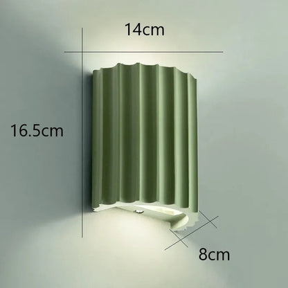 Nordic Modern | Aplique de pared con diseño escultórico y luz ambiental | Lámpara de pared de resina contemporánea para una decoración del hogar elegante