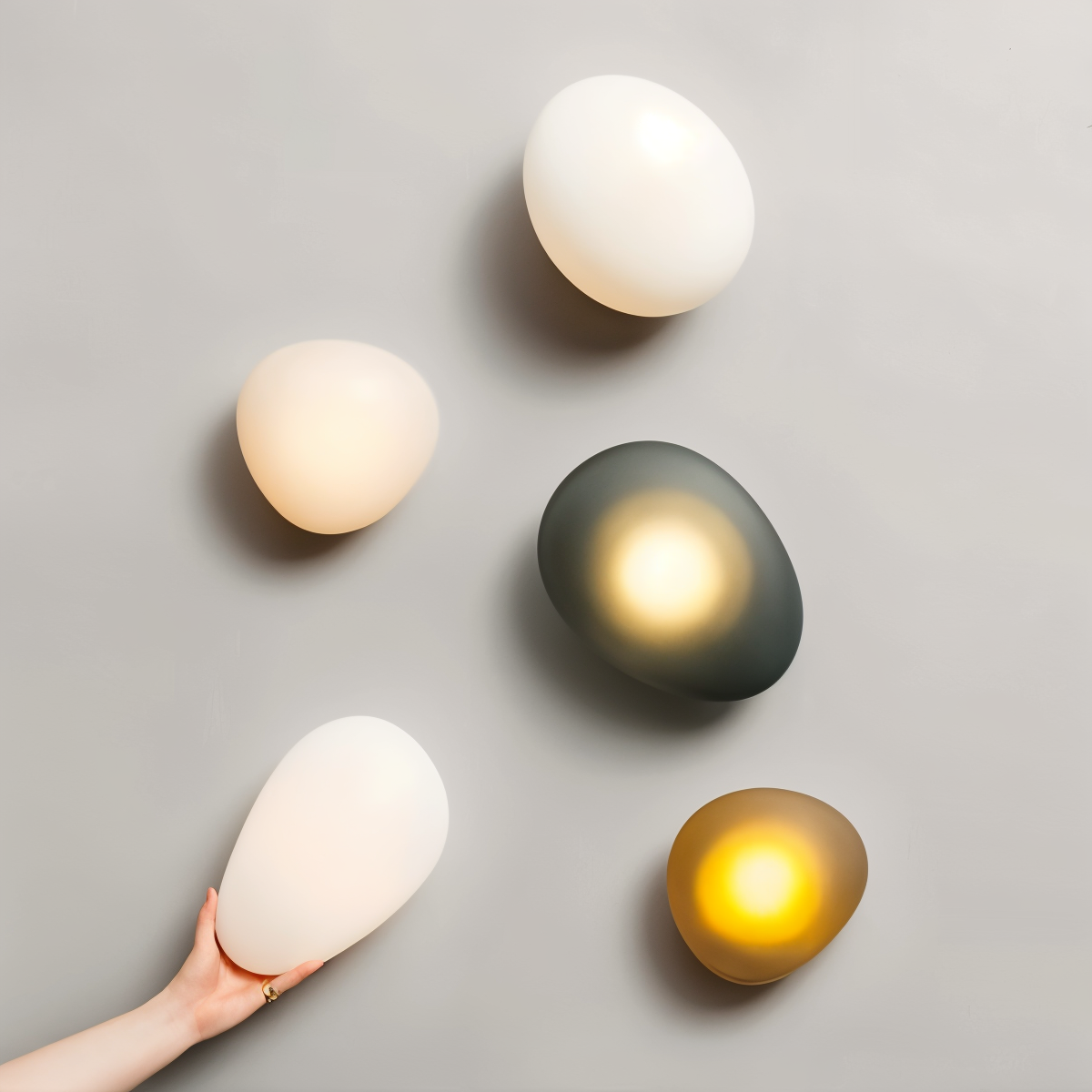 Pebble Scandinavian Wall Lamp with Warm White LED Light – Elegant Glass Design