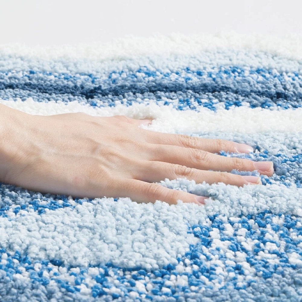 Microfiber Bathroom Rug with Non-Slip Backing – Quick-Dry Floor Mat for Shower, Tub & Sink – Soft Absorbent Surface in Blue & Beige