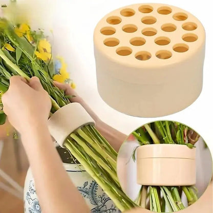 Spiral Frog Pin Vase Insert 2.8 × 1.8 inches 19-Hole Grid Keeps Bouquets Neat for Fresh Dried Artificial Stems Kitchen Table Centerpiece Wed