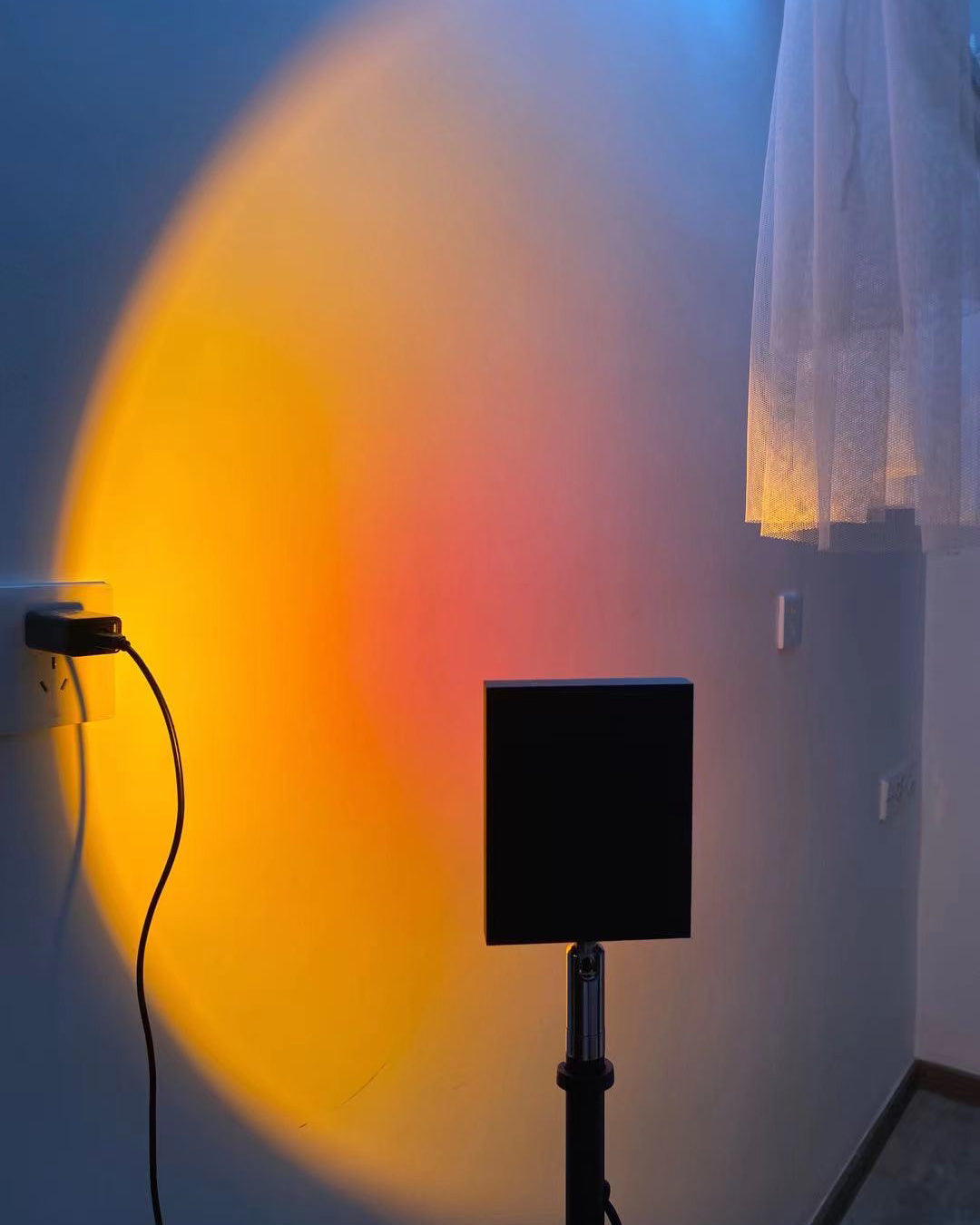 Sunset Red Halo Circle Floor Lamp with Adjustable Color Temperature for Living Room & Studio Ambiance | Modern Minimalist Gradient Light