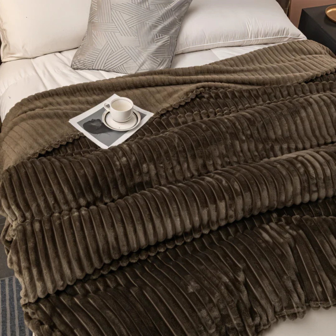 Super Soft Stripy Fleece Blanket – Breathable Warmth for Sofa and Bed