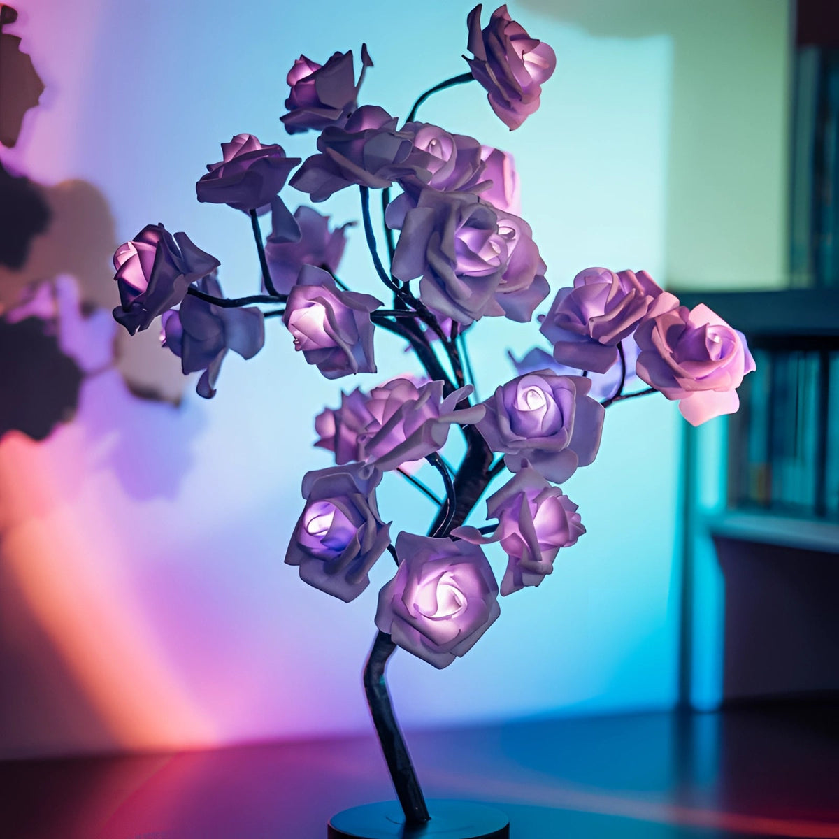 Elegante lámpara de rosa LED con luz suave y diseño de bajo consumo para un ambiente romántico