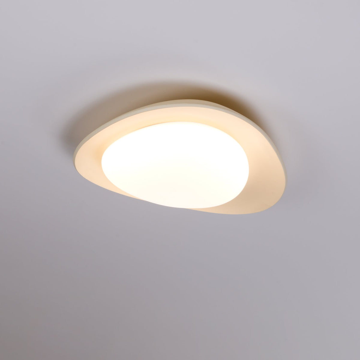 Organic Resin LED Flush Mount Light Green Beige for Bedroom Living Room Dining Room Modern Overhead Lighting Nature-Inspired