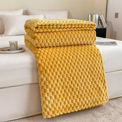 Ultra Soft Checkered Velvet Blanket – Cozy Plush Throw for Sofa and Bed